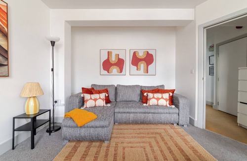 Addison Apartment | Charming Bright & Cosy Flat in West London