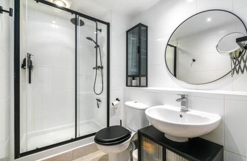 Convention Quarter Hotel | Charming Central Studio with Balcony in Birmingham