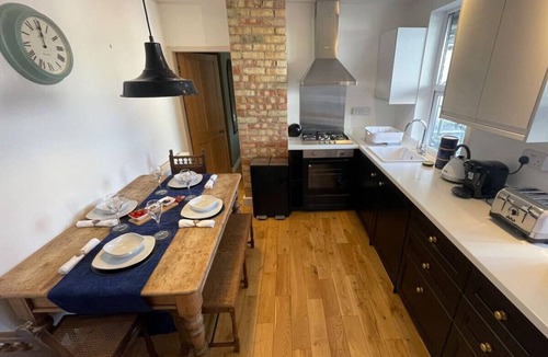 Mill Road Apartment | Charming City Centre 3-bed Apartment on Mill Rd