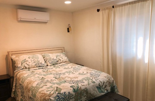 George Town House | Charming, Cosy 2-bedroom in Town Centre
