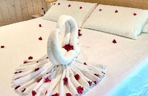 North Palmetto Point Cottage | Charming Cottage Walk to Beach and Pool. Resort Privileges
