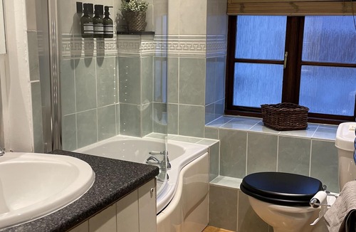 Bicester Cottage | Charming Cottage Retreat in the Center of Bicester