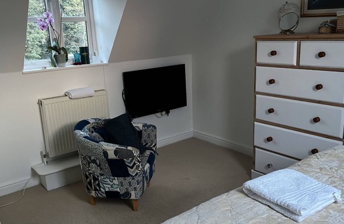 Silsoe House | Charming Detached Cottage Guest Room in Silsoe Village