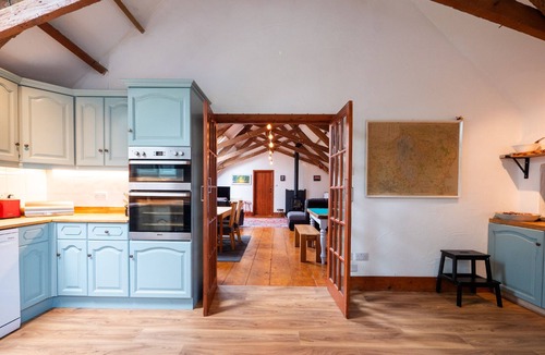 Totnes House | Charming Devon Barn for the family with parking