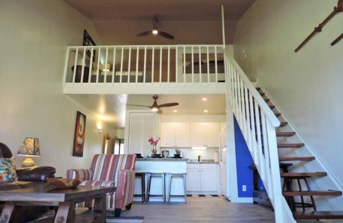 Kahuku House | Charming home by the pool near the beach
