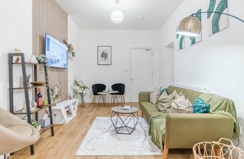 Sudbury Apartment | Charming London Flat Near Wembley Parks & Garden