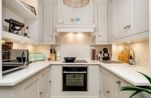 Islington Apartment | Charming Luxe 1-Bed by Highbury Fields & Tube - Pass the Keys