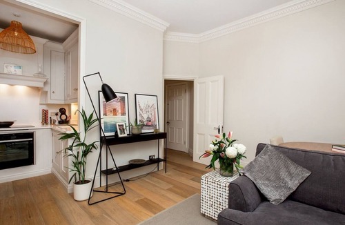 Islington Apartment | Charming Luxe 1-Bed by Highbury Fields & Tube - Pass the Keys