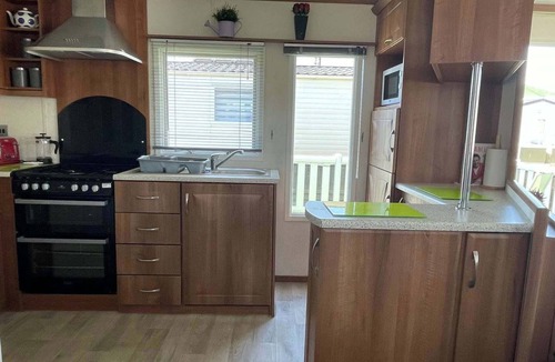 Pevensey Ski Chalet | Charming Per Friendly Beach Chalet