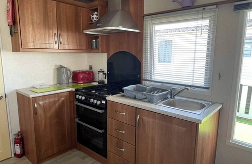 Pevensey Ski Chalet | Charming Per Friendly Beach Chalet