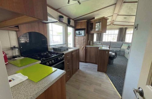 Pevensey Ski Chalet | Charming Per Friendly Beach Chalet