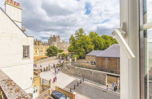 Windsor City Centre Apartment | Charming Studio| Windsor Castle Views By Tempstay