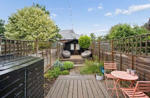 Thame House | Charming Terrace Cottage with Beautiful Garden - Pass the Keys