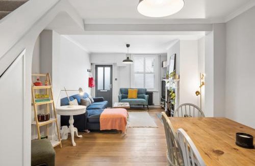 Thame House | Charming Terrace Cottage with Beautiful Garden - Pass the Keys
