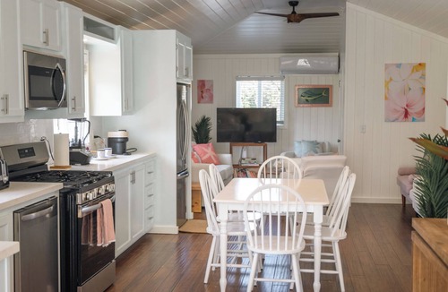 Dunmore Town House | Charming Tickled Pink 2BR, 3BD, 3BTH home, minutes from pink sand beach