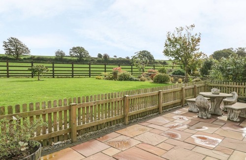 Bont Newydd House | Charming Ty Ni in Caeathro