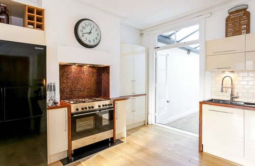 Windsor House | Charming Victorian House w/Parking + River Walks - Pass the Keys