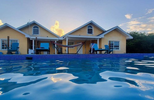 George Town Villa | Charming Villa - 4 bedrooms with large pool - both houses