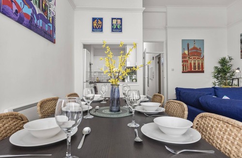 Kemptown Apartment | Cheeky Chappie with Sea Views