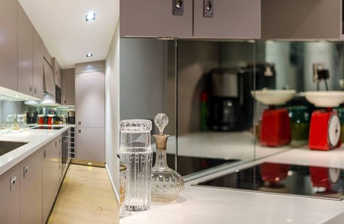 Chelsea Apartment | Chelsea Charm in Historic London Neighbourhood, with all Mod Cons!