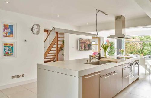 Cheltenham House | Cheltenham's Most Luxurious House - Beautiful Hot Tub & Indoor Pool