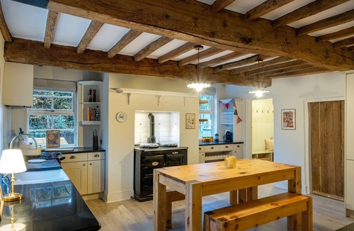 Kinoulton House | Cherry Trees Farmhouse with Hot Tub