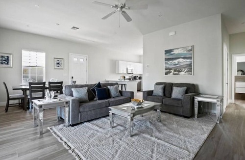 Palm Cay Apartment | Chesapeake Place in Palm Cay
