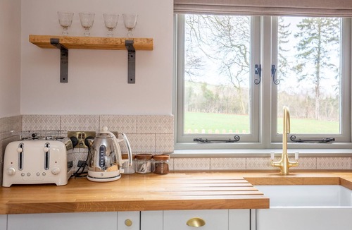 Winchcombe Cottage | Chestnut Cottage - sleeps 4 guests in 2 bedrooms