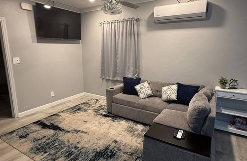 Nassau Apartment | Chic and cozy one bedroom apartment located off St. Vincent Road-Nassau, Bahamas