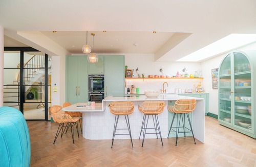 Malborough House | Chic Devon Designer Oasis with hot tub