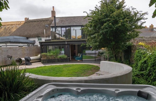 Malborough House | Chic Devon Designer Oasis with hot tub