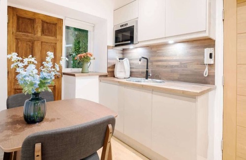 Marylebone Apartment | Chic Studio in the ♥️ of Marylebone ❄️ Air Con. 🌿 Private Patio | Sleeps 3