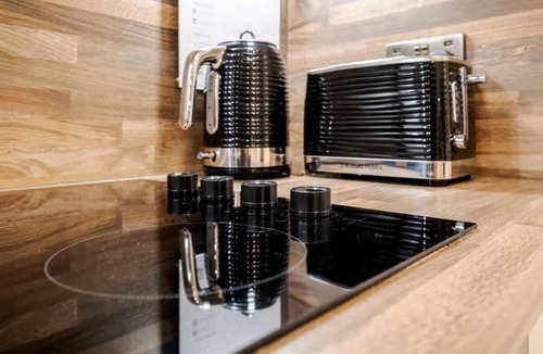 Marylebone Apartment | Chic Studio in the ♥️ of Marylebone ❄️ Air Con. 🌿 Private Patio | Sleeps 3