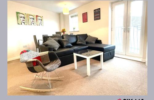 Higham Ferrers Apartment | Chichele House, sleeps 8, Nr Rushden Lakes, allocated parking, corporate welcome