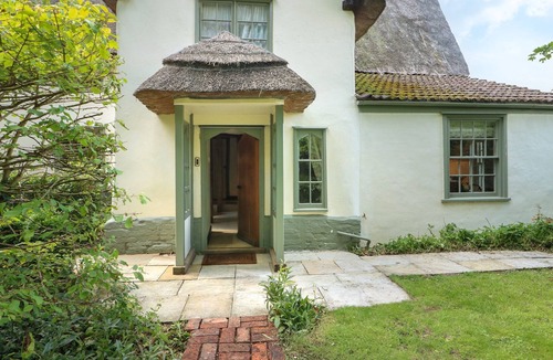 Yelden Cottage | CHURCH COTTAGE AND WATER TOWER, pet friendly, with pool in Kimbolton