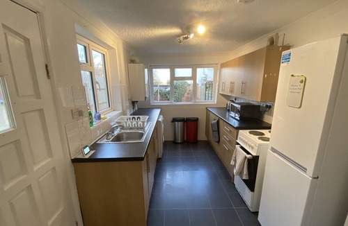 Wellingborough House | Church View 4 Bedroom, 4/5 Person Contractor House