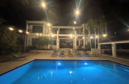 Gambier Villa | Cima del Mar (Top of the Sea) Hilltop, private 180 degree ocean view