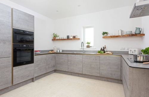 Portwrinkle House | Cirrhata - Cosy Pet Friendly Coastal House with Hot Tub and Sea Views