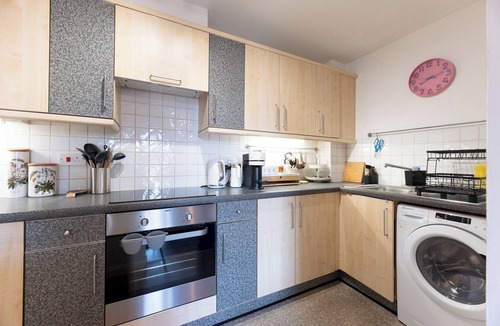 Canbury Apartment | City-chic central studio near station, Kingston - Pass the Keys
