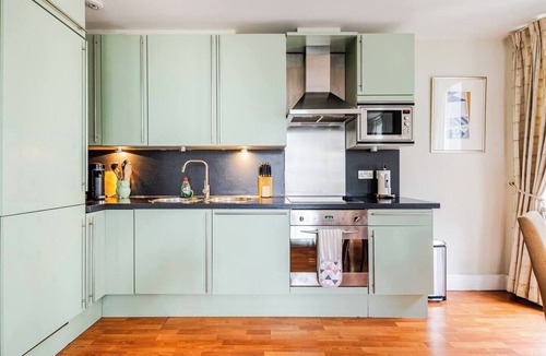 Tower Hill Apartment | City Pad | Balconies Near Tower of London | Iconic Views | 3min Tube