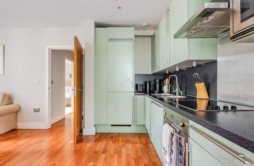 Tower Hill Apartment | City Pad | Balconies Near Tower of London | Iconic Views | 3min Tube
