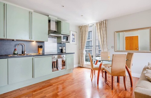 Tower Hill Apartment | City Pad | Balconies Near Tower of London | Iconic Views | 3min Tube