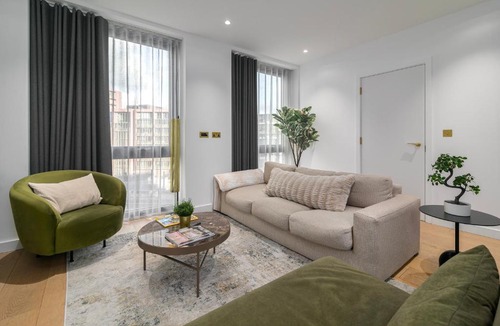 St. Pancras and Somers Town Apartment | City view 3 bed hotel style apartment, Kings Cross