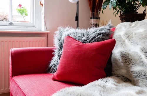 Warwick Apartment | Classic 2 Bed, Ground Floor + Fantastic Central Location +