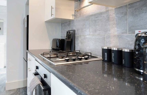 Thornaby On Tees House | Classic 4 Bedroom Retreat close to Infinity Bridge
