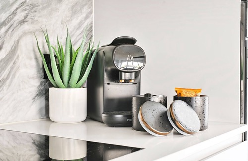 Shepherd's Bush Apartment | Classy Modern Flat | Luxury & Comfy | Near Westfield & Tube