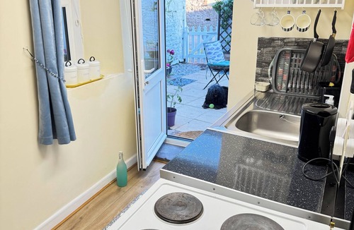 Babbacombe Apartment | Clean holiday studio apartment in the heart of Babbacombe