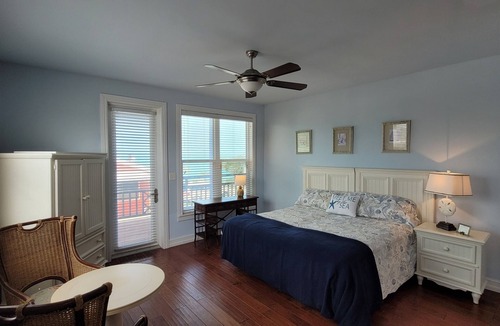 Salt Pond Cabin | Club Room 3 - Sunset Views Long Island Harbour Club