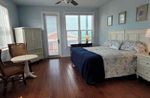 Salt Pond Cabin | Club Room 3 - Sunset Views Long Island Harbour Club