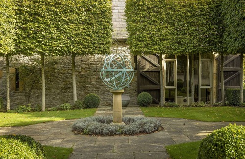 Hawling Cottage | Coach House is a detached property in the grounds of the 16th century Old Rectory.